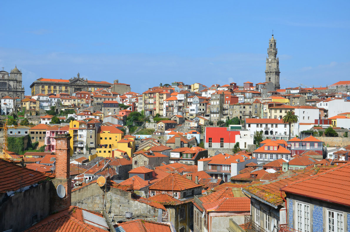 Vista do casario e igrejas do Porto